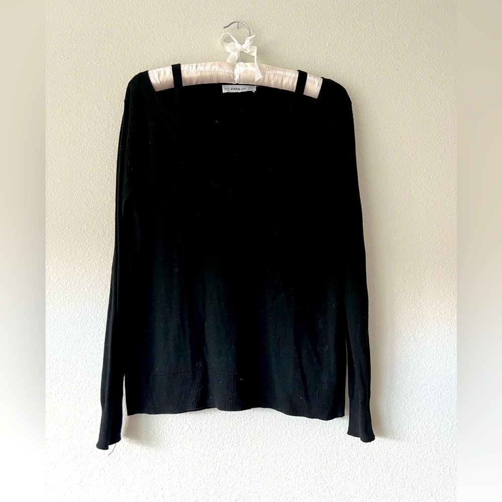 || ZARA || COLD-SHOULDER || V-NECK LIGHT SWEATER || BLACK || SOFT || LIGHT KNIT